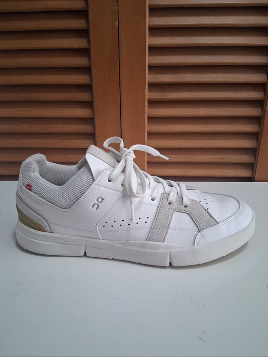 On Running Shoes - On The Roger Clubhouse White Sand Women's Sneaker * Size: 10.5